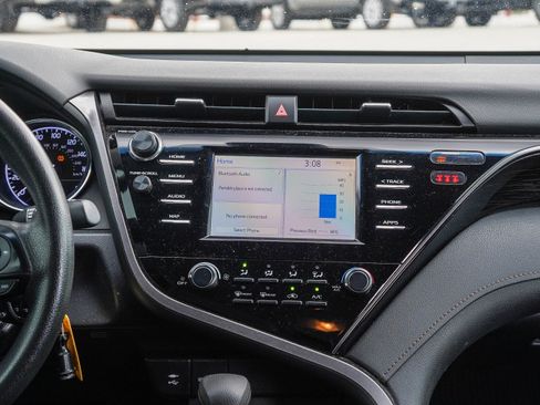 Used 2019 Toyota Camry LE w/ Carpet Mat Package FWD image 14