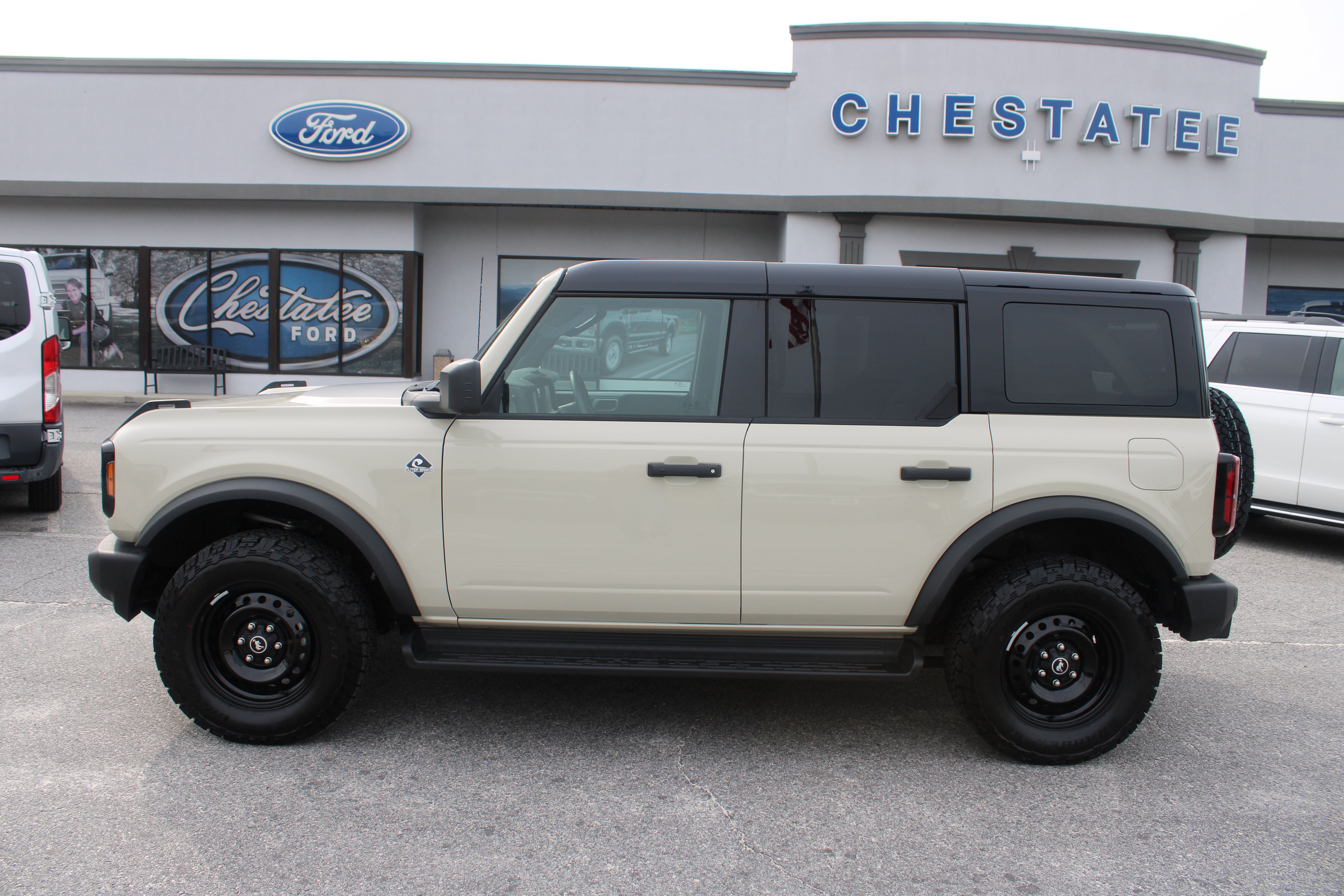 Used 2026 Ford Bronco Outer Banks AWD/4WD image 1