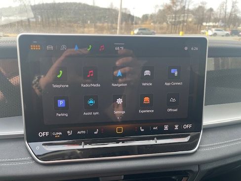 New 2025 Volkswagen Tiguan SE image 14