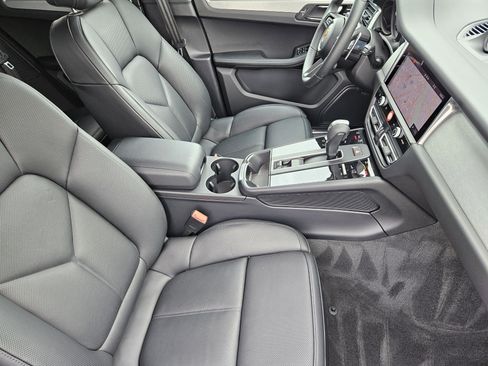 Certified 2026 Porsche Macan image 15