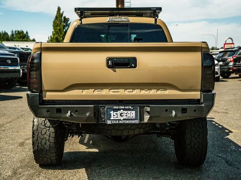 Used 2019 Toyota Tacoma TRD Off-Road AWD/4WD image 17
