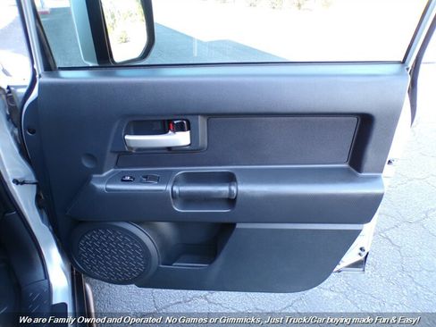 Used 2007 Toyota FJ Cruiser 4WD image 25