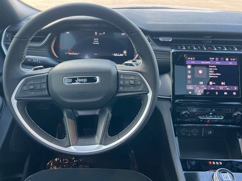 New 2025 Jeep Grand Cherokee Altitude image 12