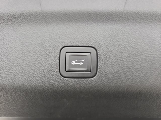 Used 2025 Chevrolet Suburban Premier AWD/4WD image 33