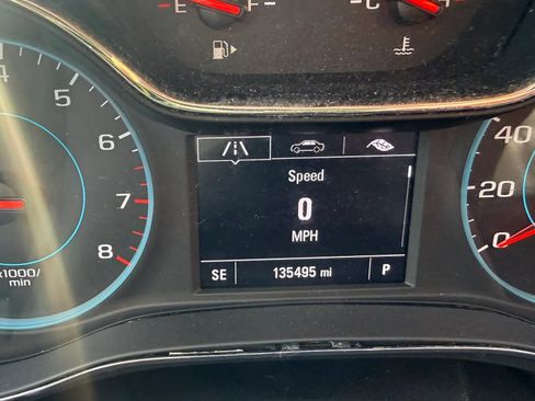 Used 2018 Chevrolet Cruze LT w/ Convenience Package FWD image 11