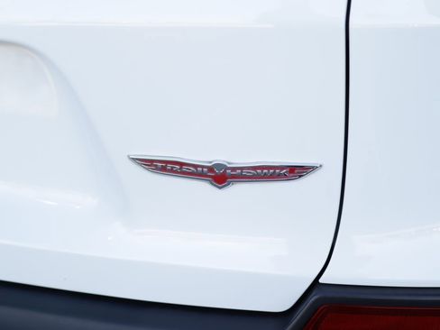 Used 2019 Jeep Cherokee Trailhawk w/ Cold Weather Group image 36