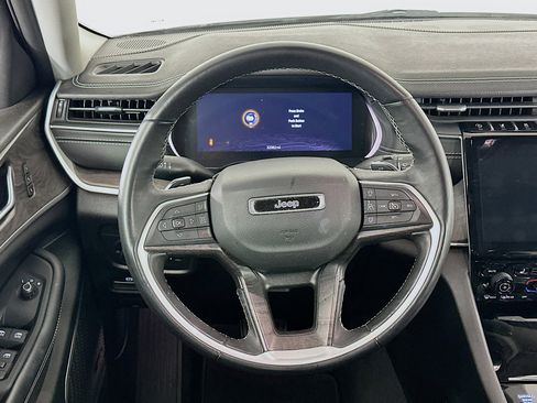 Used 2022 Jeep Grand Cherokee L Limited image 18