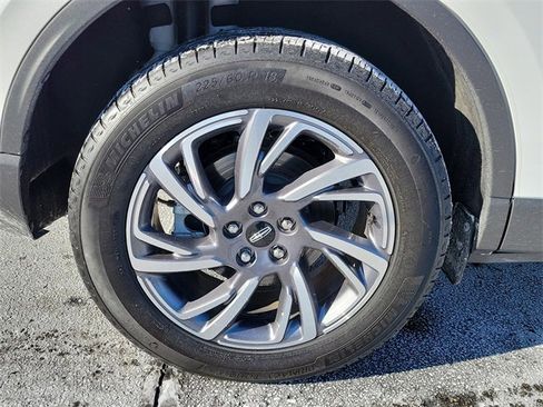 Certified 2023 Lincoln Corsair Standard w/ Equipment Group 101A image 5