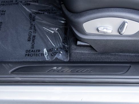 Certified 2026 Porsche Macan AWD/4WD image 28