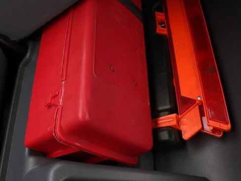 Used 2020 Isuzu NPR image 15