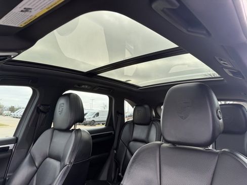 Used 2018 Porsche Cayenne S image 10