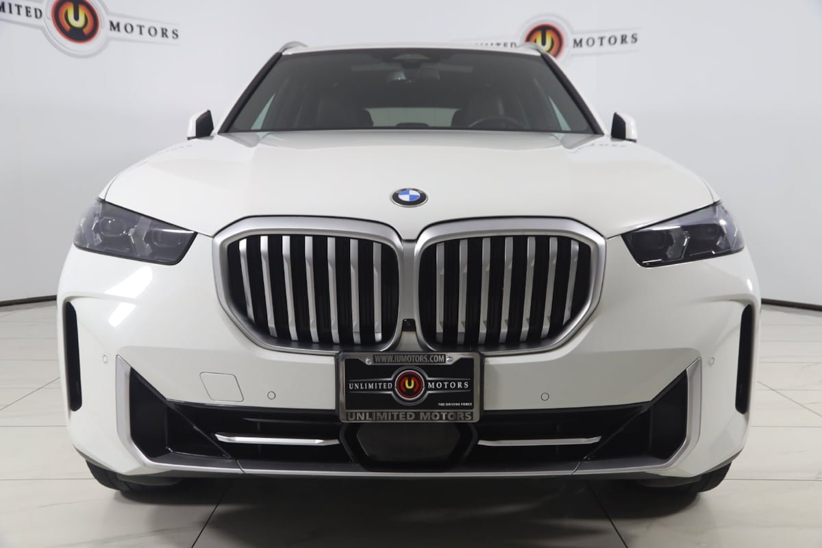 Used 2024 BMW X5 xDrive40i w/ Parking Assistance Package AWD/4WD image 46