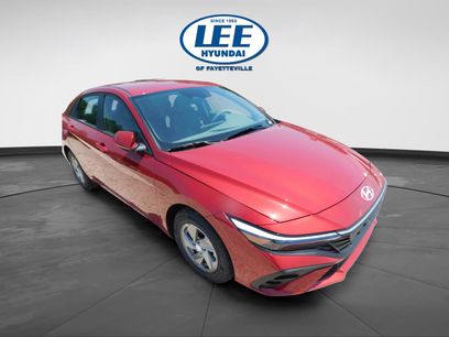 New 2025 Hyundai Elantra SE