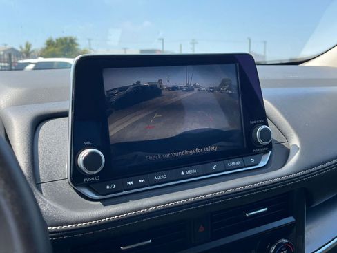 Used 2025 Nissan Rogue SV FWD image 25