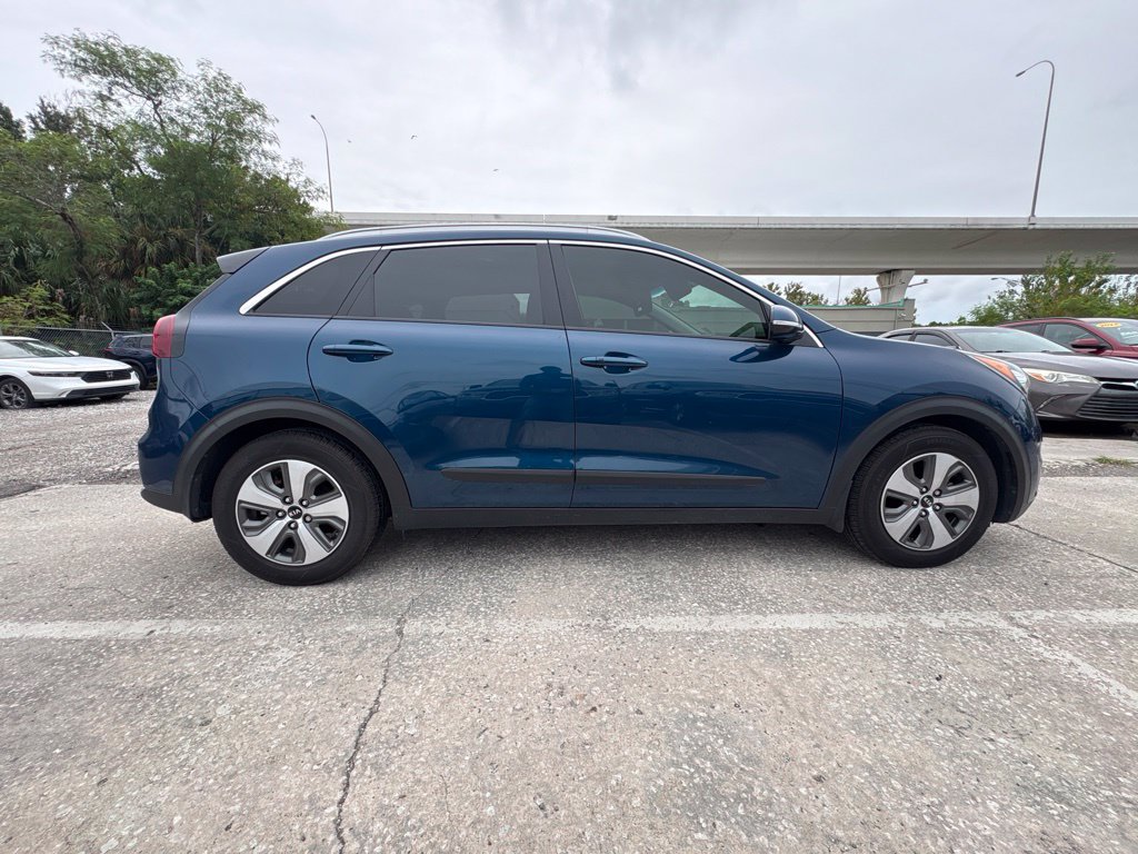 Used 2019 Kia Niro EX FWD image 2