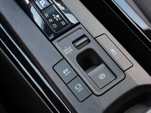 Certified 2023 Toyota Prius LE image 19