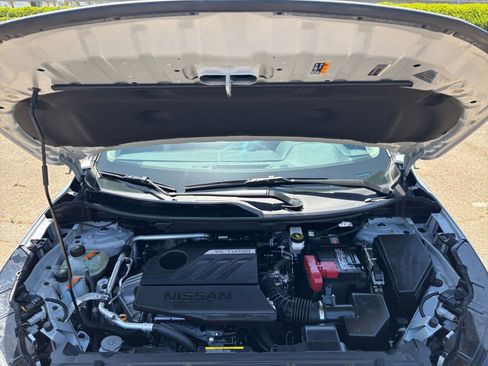 Used 2025 Nissan Rogue SV FWD image 34