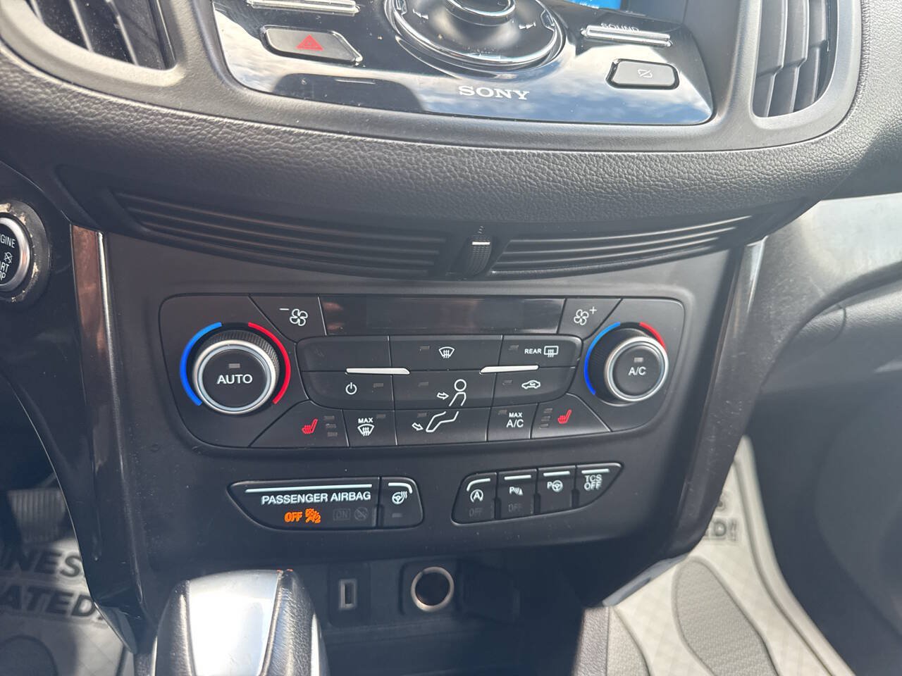 Used 2019 Ford Escape Titanium AWD/4WD image 29