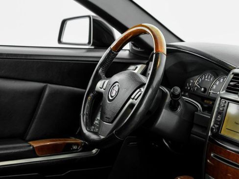 Used 2006 Cadillac XLR RWD image 11