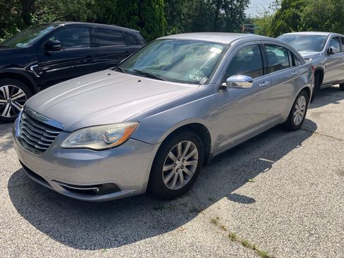 Used 2013 Chrysler 200 Limited FWD image 1