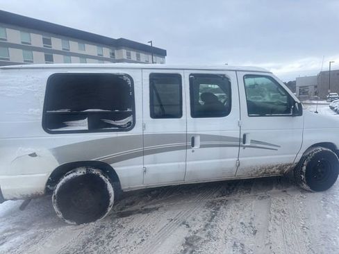 Used 2002 Ford E-150 and Econoline 150 image 11
