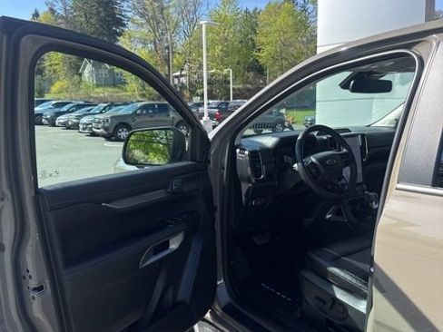 Used 2025 Ford Ranger Lariat w/ Advanced Towing Package AWD/4WD image 15