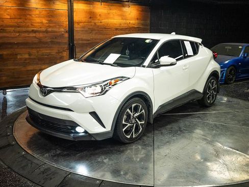 Used 2019 Toyota C-HR Limited FWD image 2
