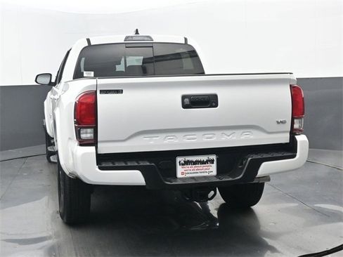 Used 2022 Toyota Tacoma SR5 w/ Technology Package image 20