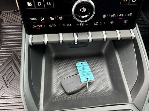 Used 2026 GMC Terrain AT4 w/ Convenience Package III AWD/4WD image 32