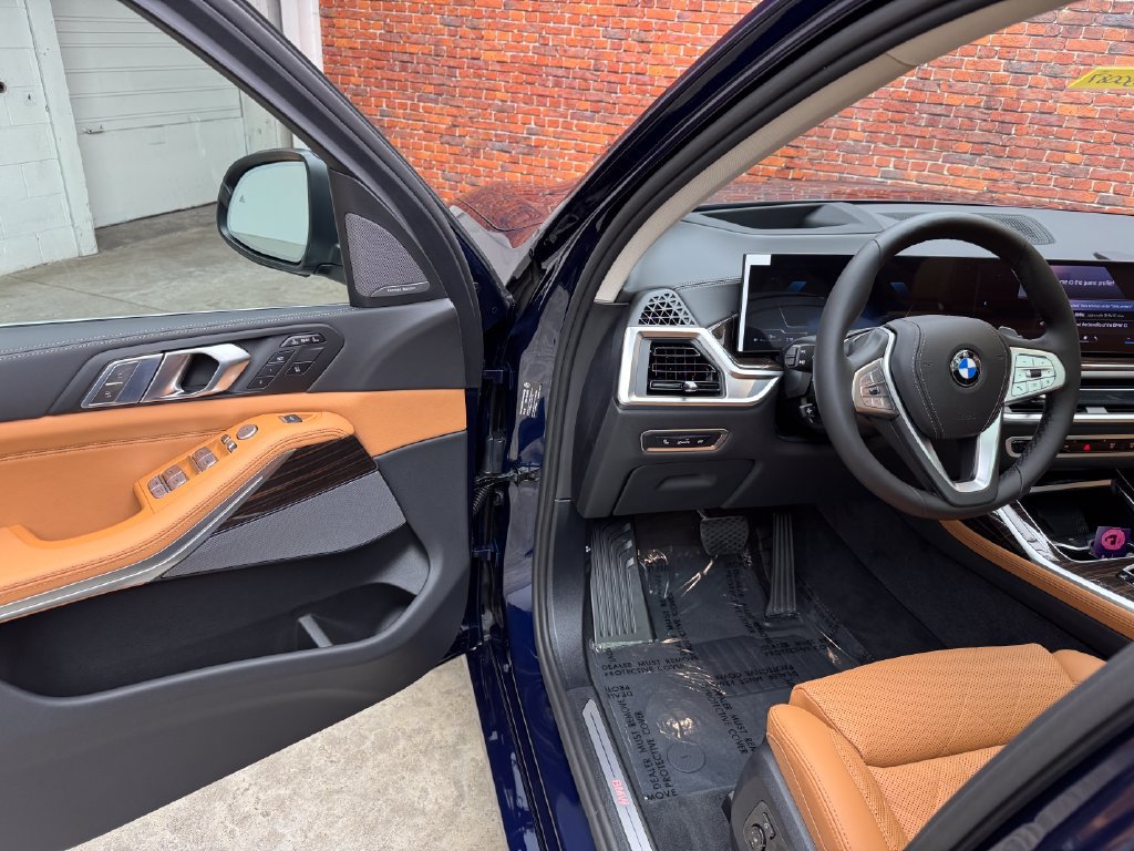 Used 2027 BMW X7 xDrive40i AWD/4WD image 9