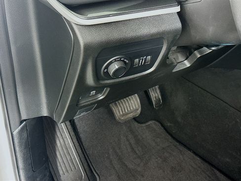 Used 2023 Jeep Grand Cherokee Altitude AWD/4WD image 17