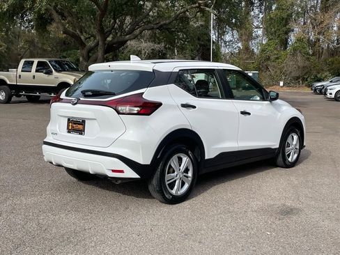 Used 2022 Nissan Kicks S image 3