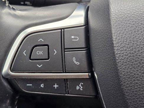 Used 2020 Toyota Highlander XLE image 14