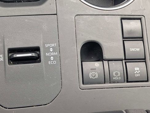 Used 2024 Toyota Highlander XLE image 8