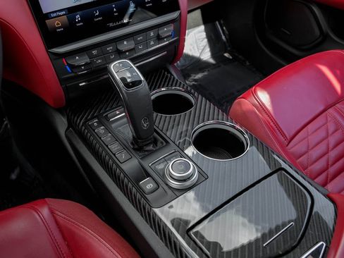 Used 2022 Maserati Quattroporte Trofeo image 23