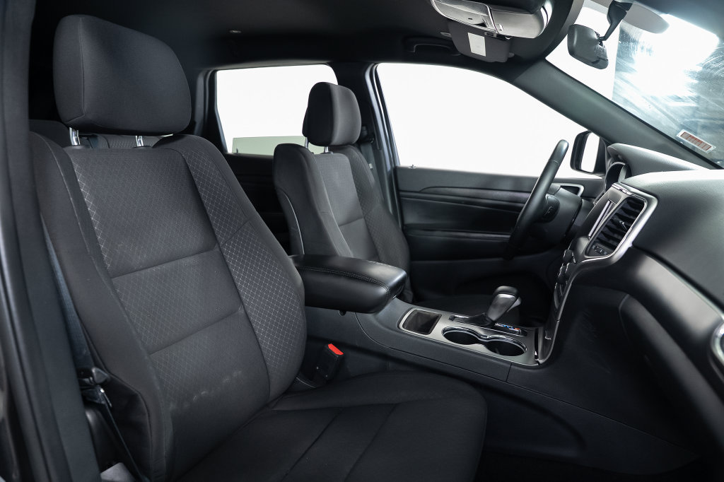 Used 2018 Jeep Grand Cherokee Laredo RWD image 26