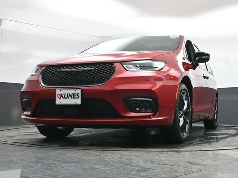 New 2026 Chrysler Pacifica Select w/ S Appearance Package FWD image 42