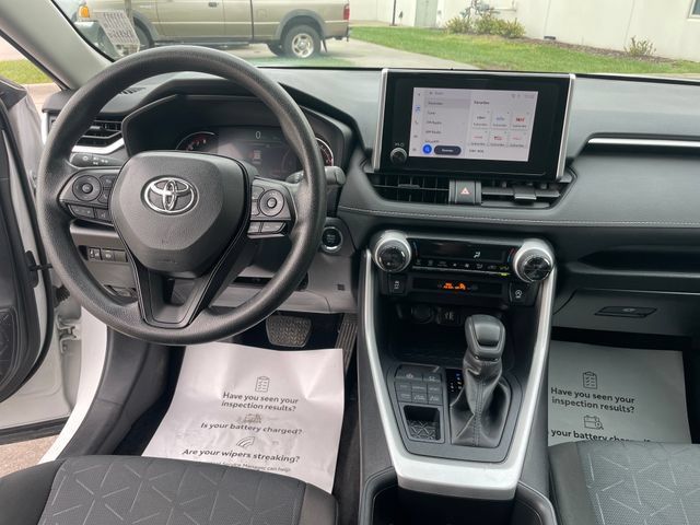 Used 2025 Toyota RAV4 XLE AWD/4WD image 15