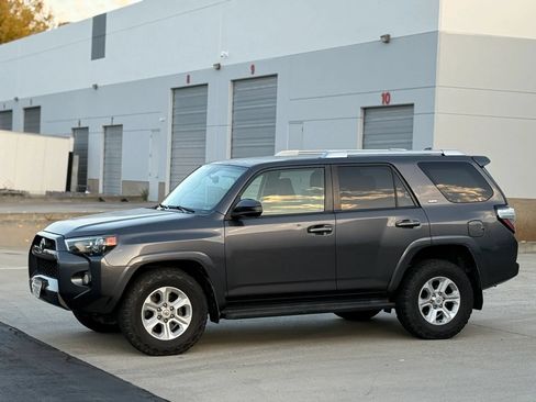 Used 2016 Toyota 4Runner SR5 AWD/4WD image 11