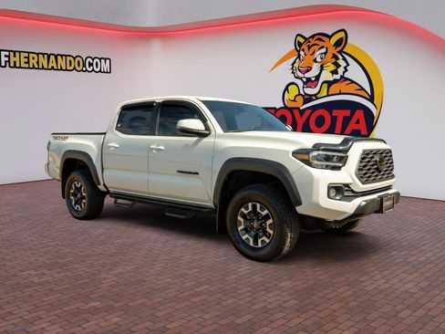 Used 2021 Toyota Tacoma TRD Off-Road w/ Technology Package AWD/4WD image 3