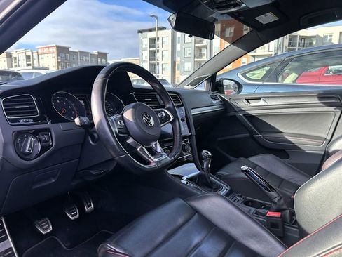 Used 2019 Volkswagen Golf 4-Door image 11