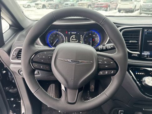 New 2026 Chrysler Pacifica Select image 10