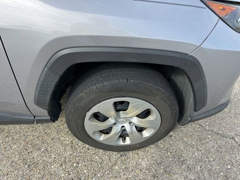 Used 2019 Toyota RAV4 LE image 17