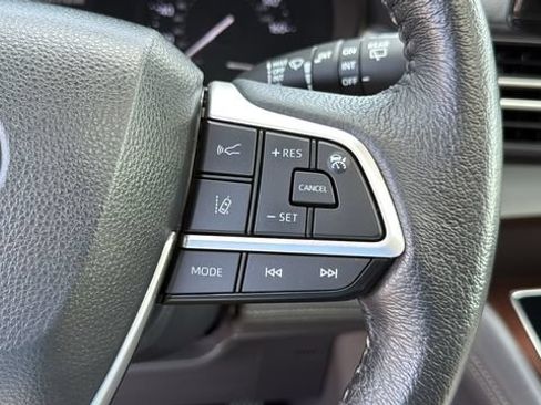 Used 2024 Toyota Sienna XLE AWD/4WD image 10
