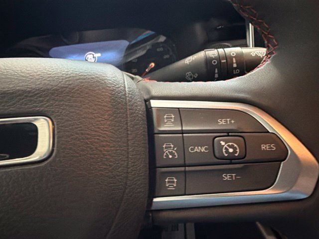 Used 2023 Jeep Compass Trailhawk w/ Trailhawk Convenience Group AWD/4WD image 32
