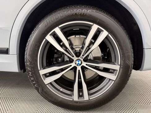 Used 2023 BMW X7 xDrive40i w/ M Sport Package AWD/4WD image 12