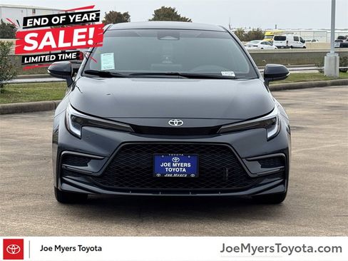 Used 2025 Toyota Corolla SE image 3