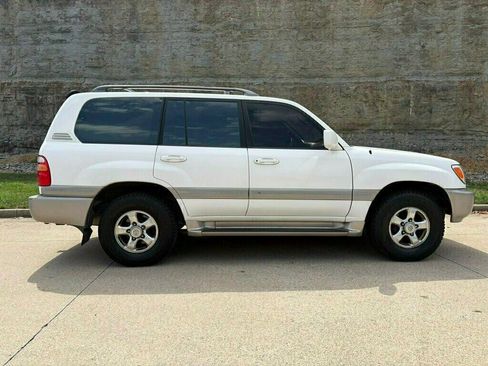 Used 2001 Toyota Land Cruiser w/ Convenience Pkg AWD/4WD image 2