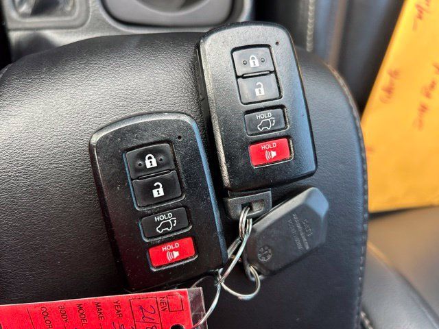Used 2014 Toyota RAV4 Limited AWD/4WD image 24