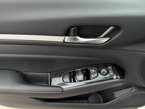 New 2025 Nissan Altima 2.5 SR w/ SR Premium Package image 20